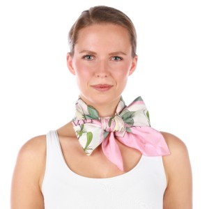 Wearing 2 Sweet Peas by Maltha scaled